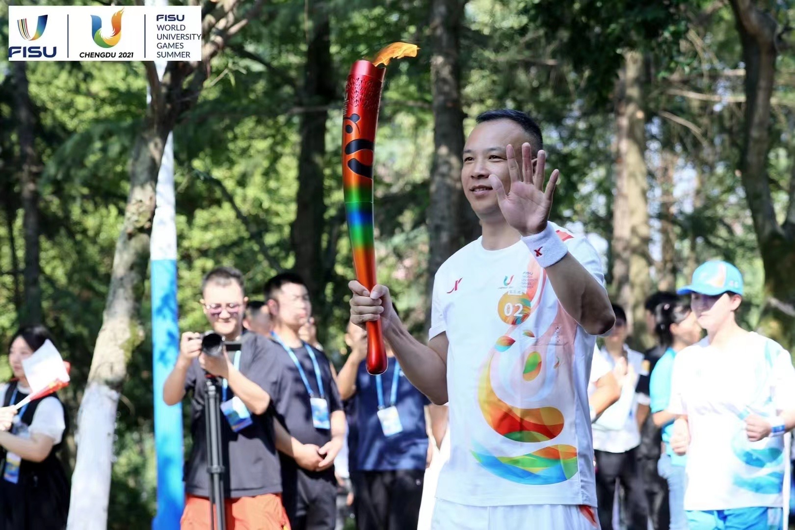 【企业新闻】喜迎大运盛会|尊龙凯时药业工会主席林泽虹参与成都大运会火炬传递